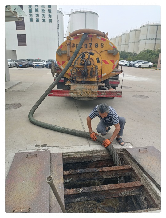 卧龙隔油池清掏