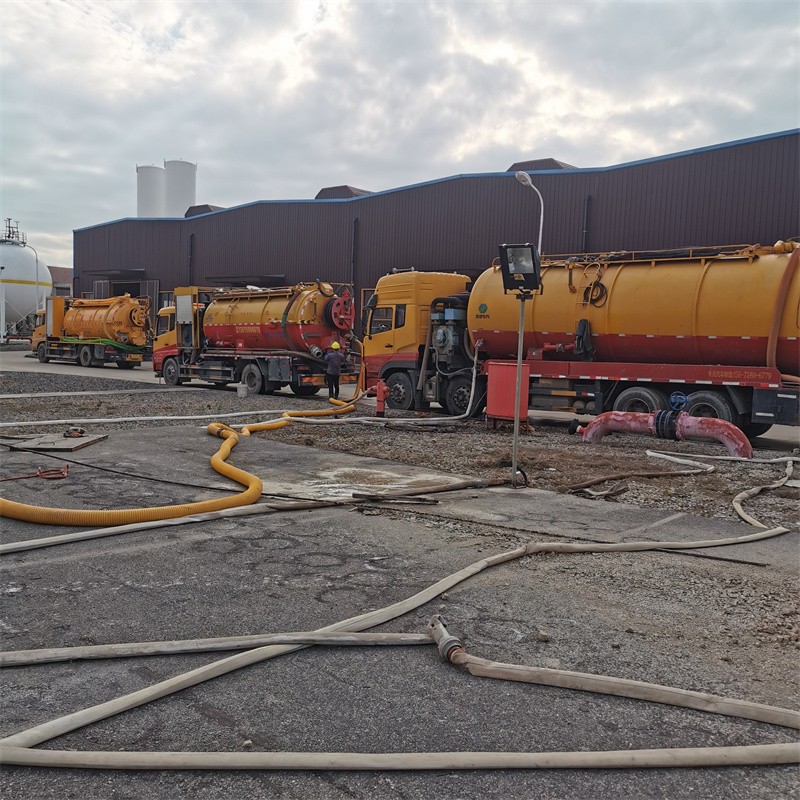 卧龙污水池清理