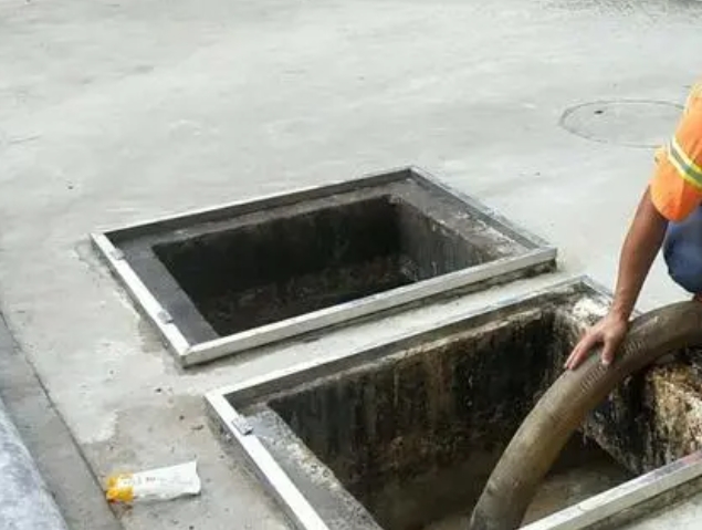 卧龙化粪池清理